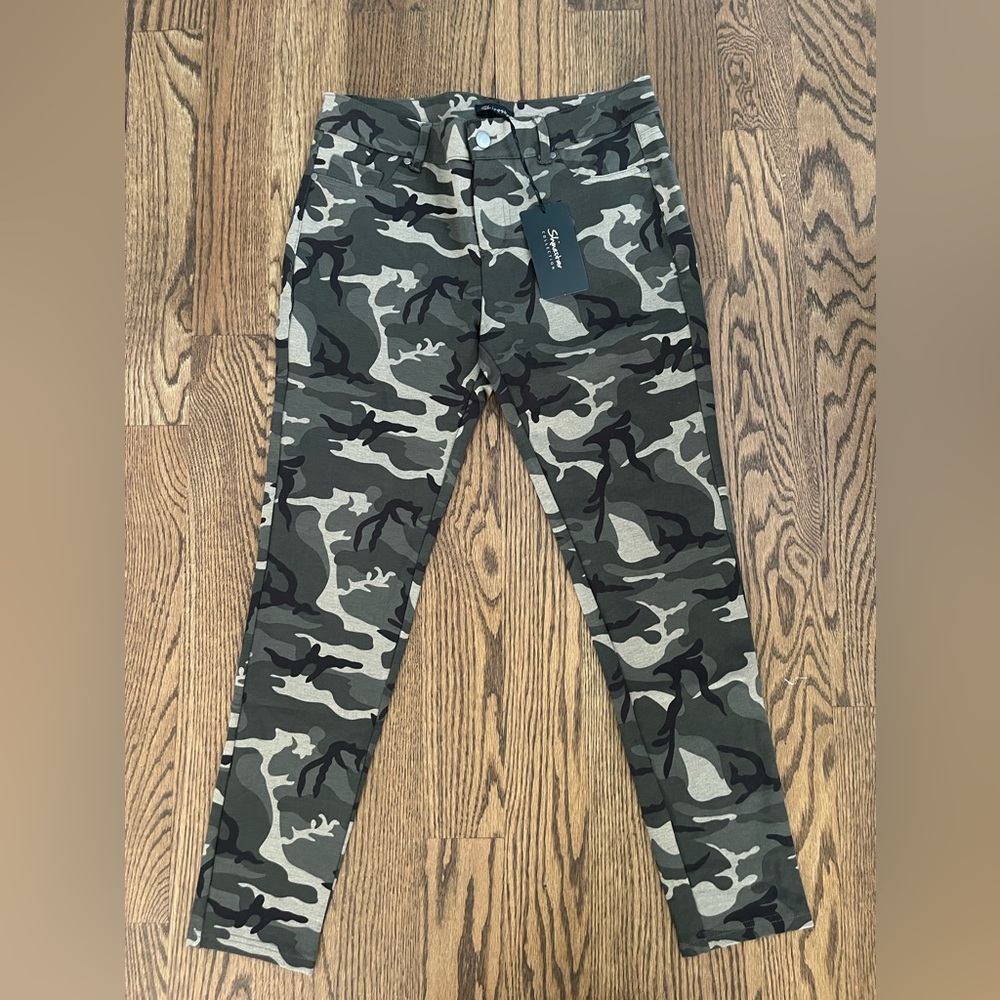 NWT Shinestar Brand New Womens s Camo Jeggings. Size Medium